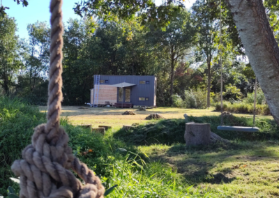 Buiten bij tiny house met hottub in drenthe