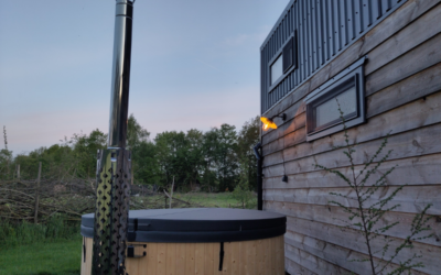 Elk tiny house een eigen houtgestookte hottub – ultieme ontspanning in de natuur