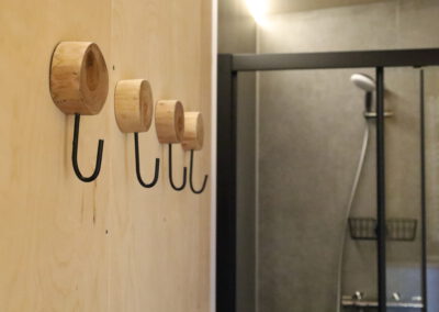 Badkamer in tiny house met hottub in drenthe