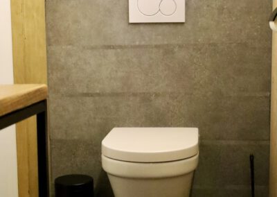 Badkamer in tiny house met hottub in drenthe