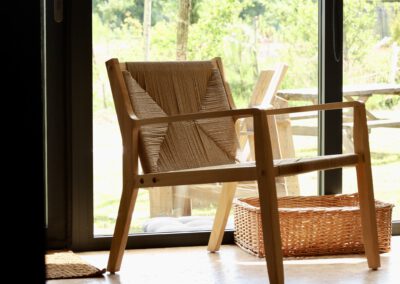 Interieur van tiny house met hottub in drenthe