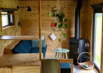 Interieur tiny house met hottub in Drenthe