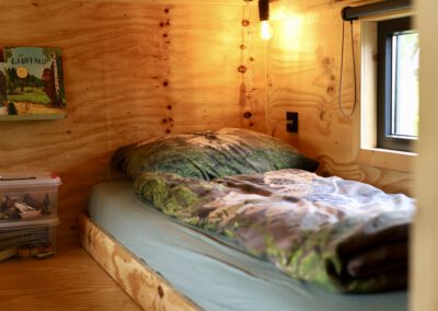Interieur tiny house met hottub in Drenthe