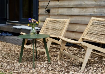 Buiten bij tiny house met hottub in Drenthe
