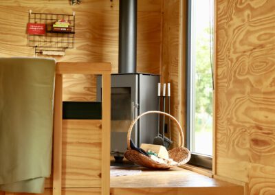 Interieur tiny house met hottub in Drenthe