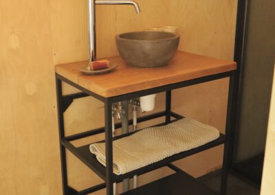 Badkamer in natuurhuisje met hottub