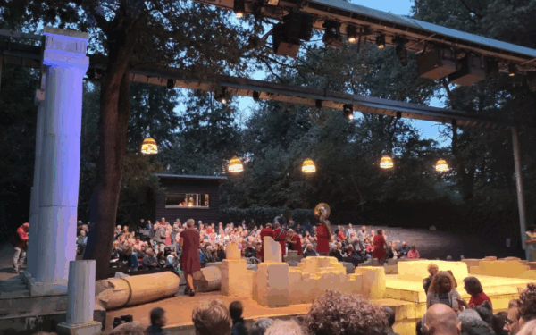 Shakespeare Openluchttheater vlakbij tiny house met hottub Shakespeare Openluchttheater vlakbij tiny house met hottub