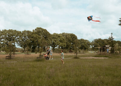 Vliegeren bij tiny house met hottub in drenthe