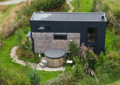 Tiny house met hottub in Drenthe vanuit de lucht