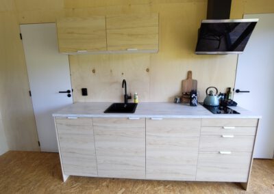 Keuken in tiny house met hottub in Drenthe