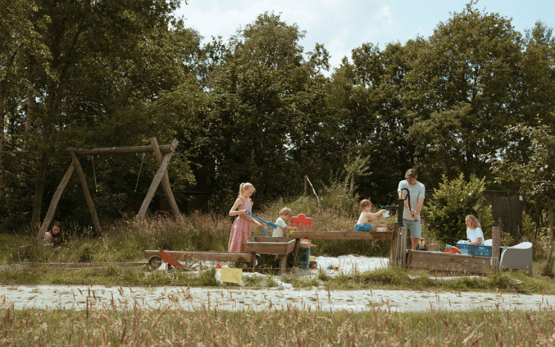 Natuurspeeltuin bij tiny house met hottub in drenthe Natuurspeeltuin bij tiny house met hottub in drenthe