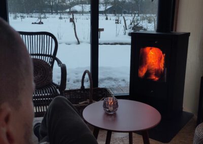 Houtkachel in tiny house in Drenthe